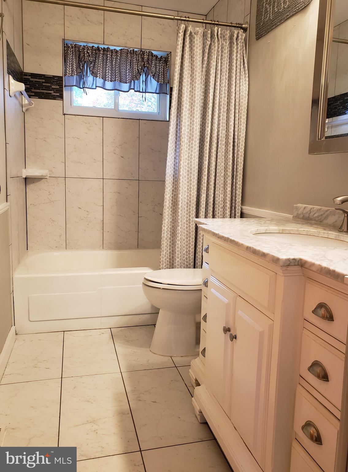 11510 Englewood Road Hagerstown, MD 21740 - Photo 20 of 35 Full Bath upper level