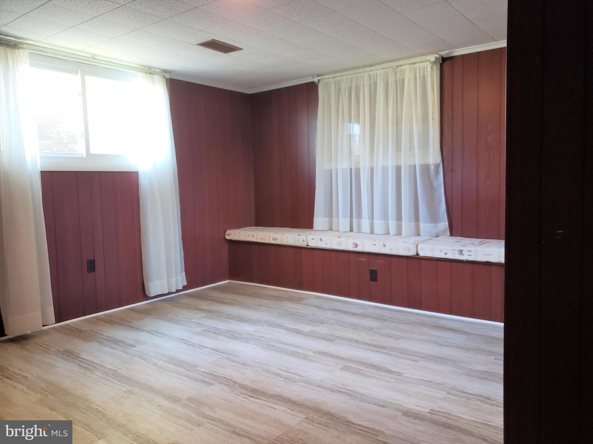 11510 Englewood Road Hagerstown, MD 21740 - Photo 23 of 35 Bedroom #3 - Lots of storage under the bench!