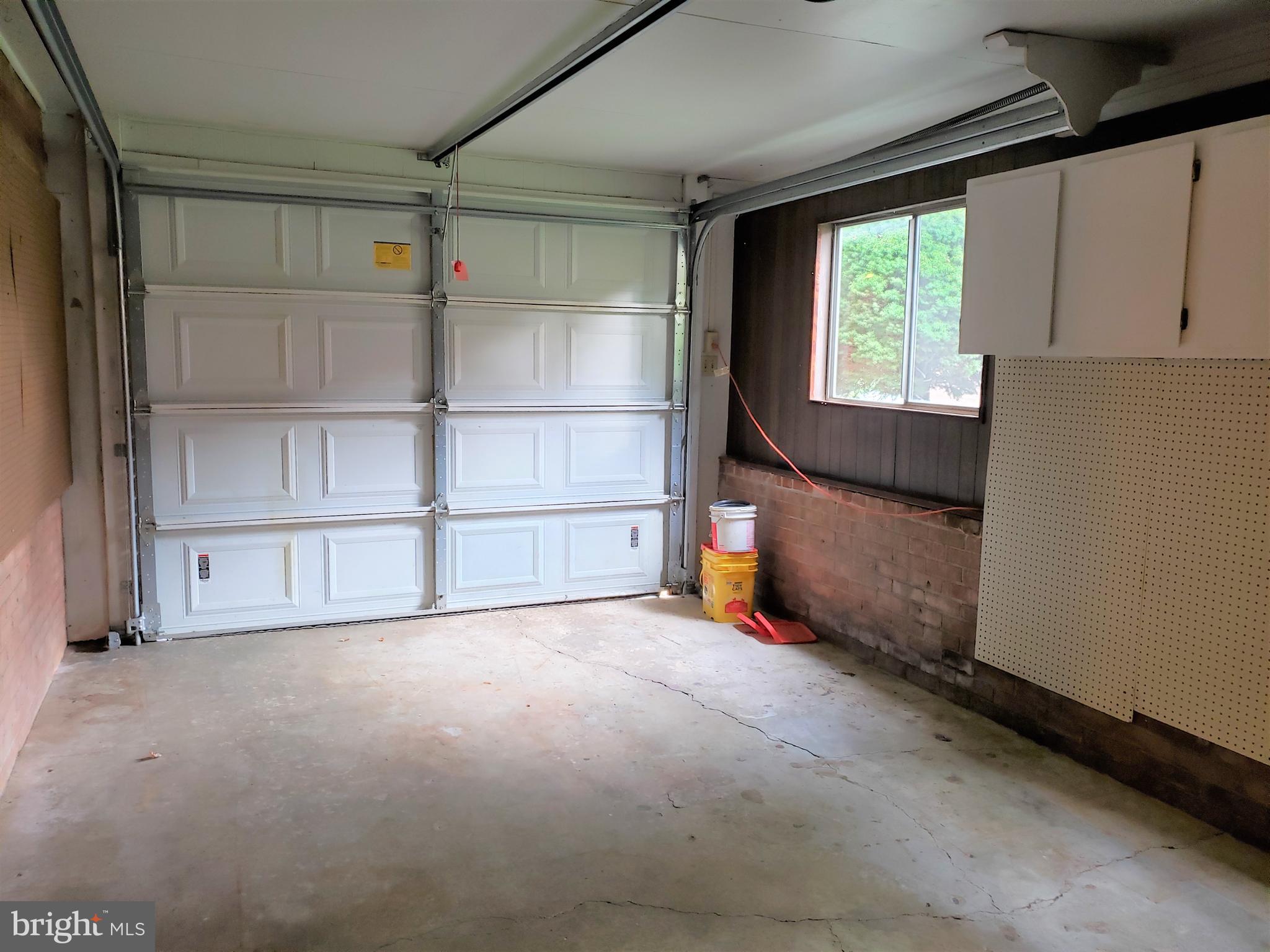 11510 Englewood Road Hagerstown, MD 21740 - Photo 30 of 35 Newer garage door with auto opener