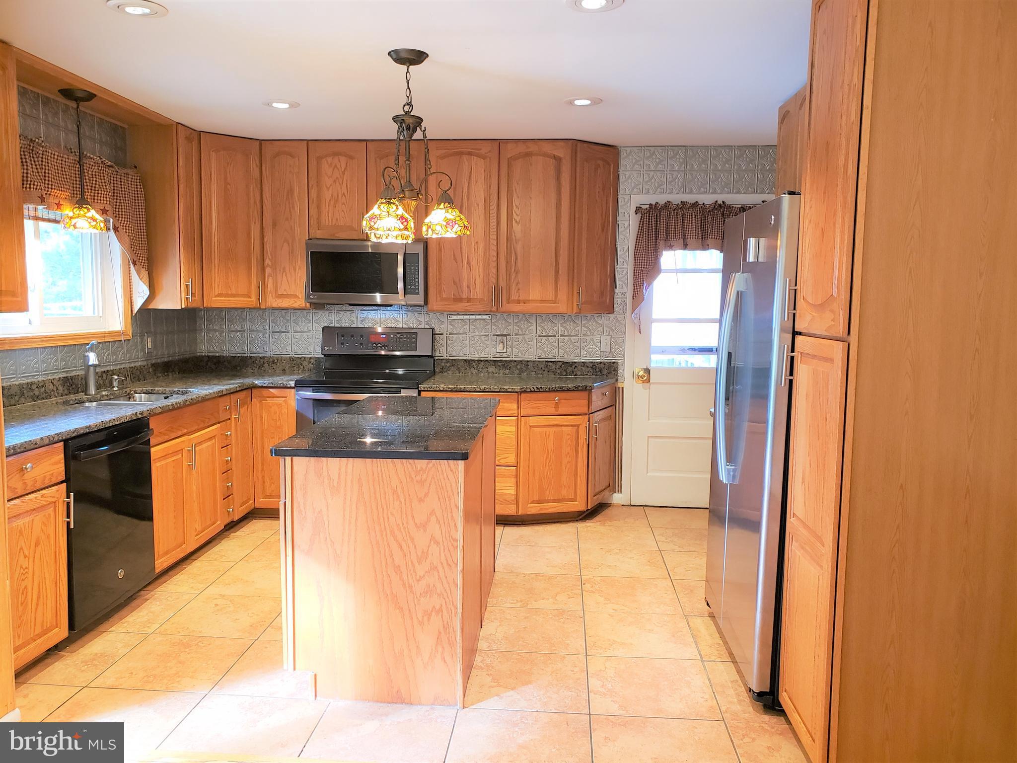 11510 Englewood Road Hagerstown, MD 21740 - Photo 6 of 35 Gourmet Kitchen with Ceramic Tile
