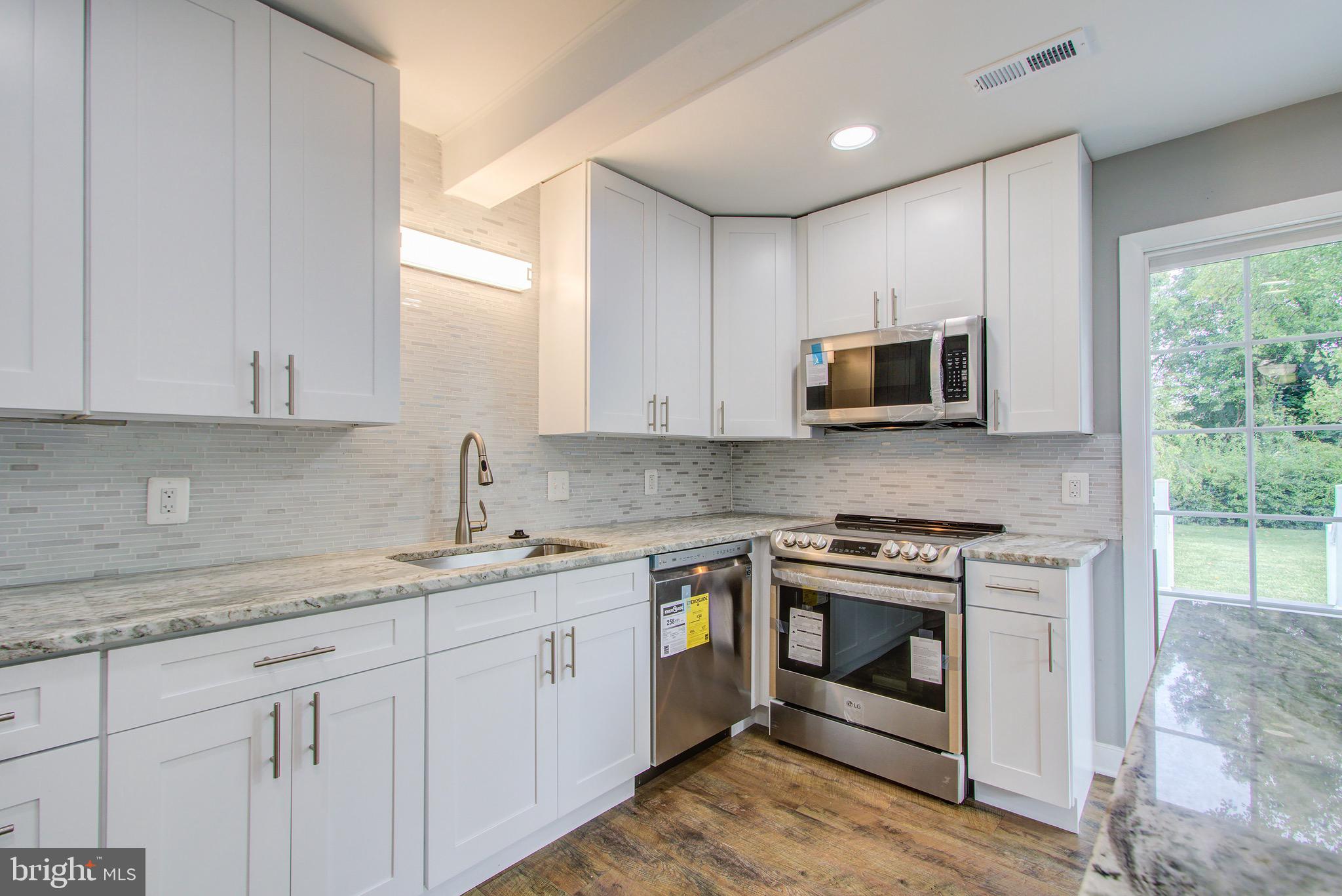 1526 Ridgely Drive Edgewater, MD 21037 - Photo 11 of 30 Kitchen