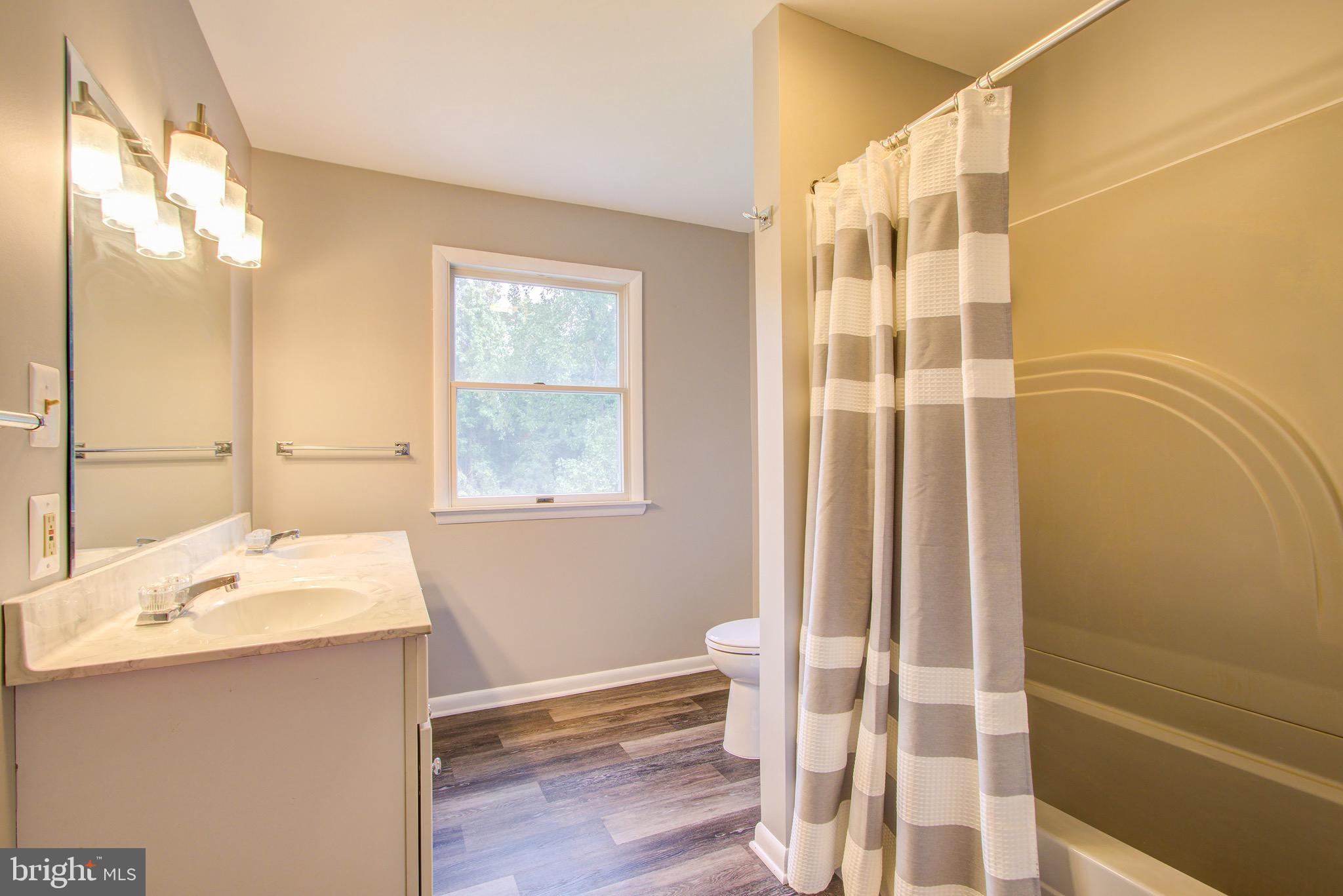 1526 Ridgely Drive Edgewater, MD 21037 - Photo 25 of 30 Second floor full bath
