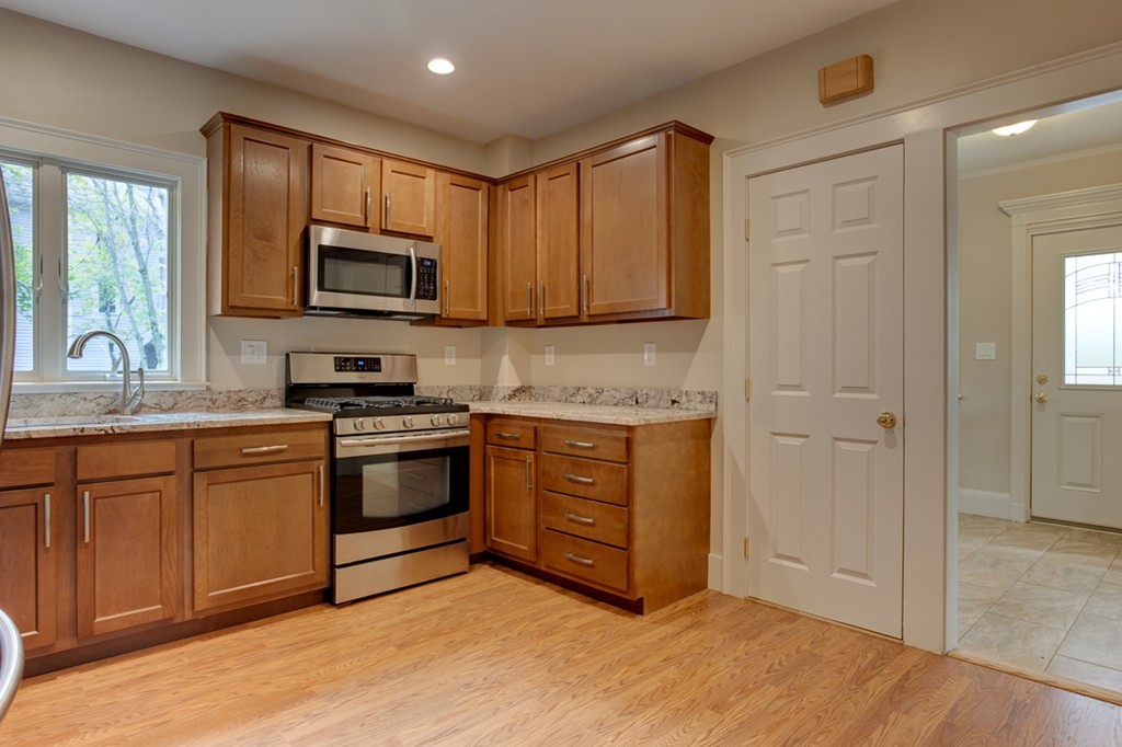 71 Strafford Road Westwood, MA 02090 - Photo 8 of 30 Gallery Image 8
