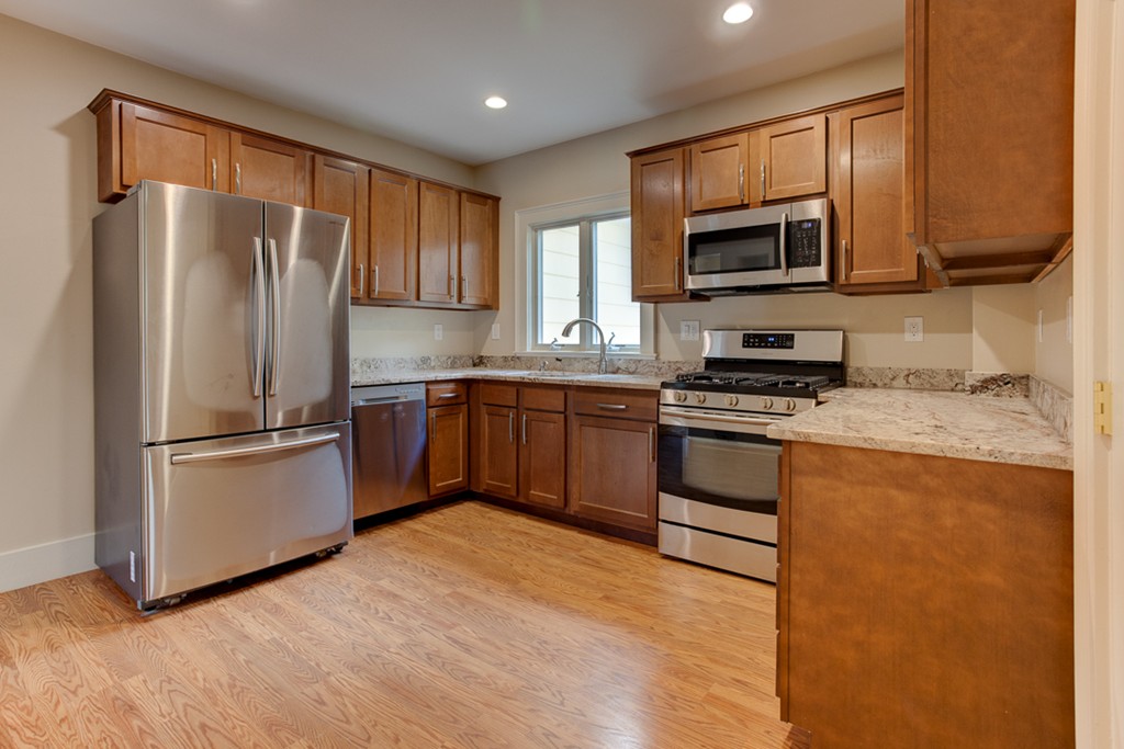 71 Strafford Road Westwood, MA 02090 - Photo 9 of 30 Gallery Image 9
