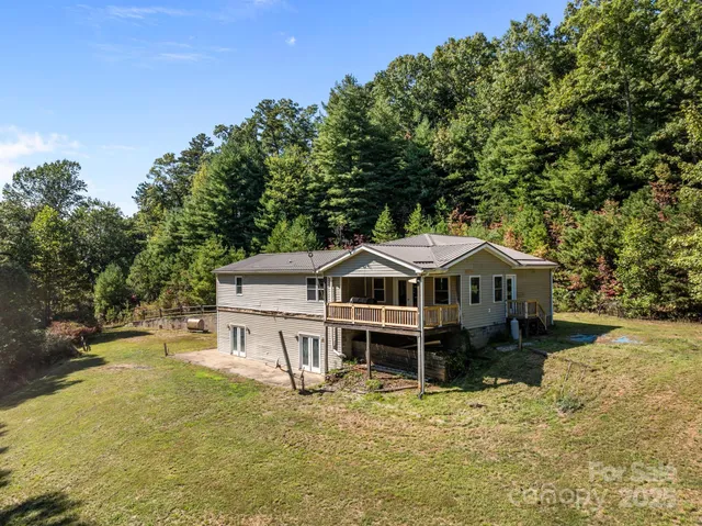 a view of a house with a backyard