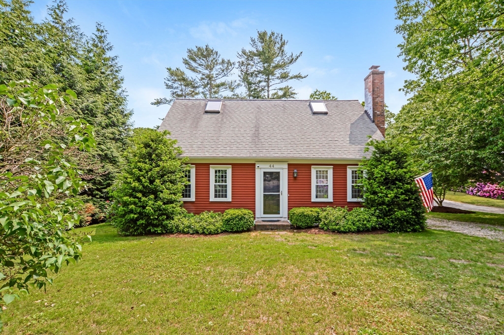 44 Buccaneer Way Mashpee, MA 02649 - Photo 2 of 39 a front view of a house with garden