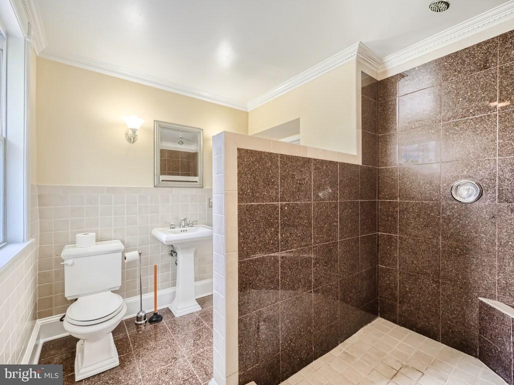 3201 East Joppa Road Parkville, MD 21234 - Photo 18 of 28 SECOND FLOOR BATHROOM