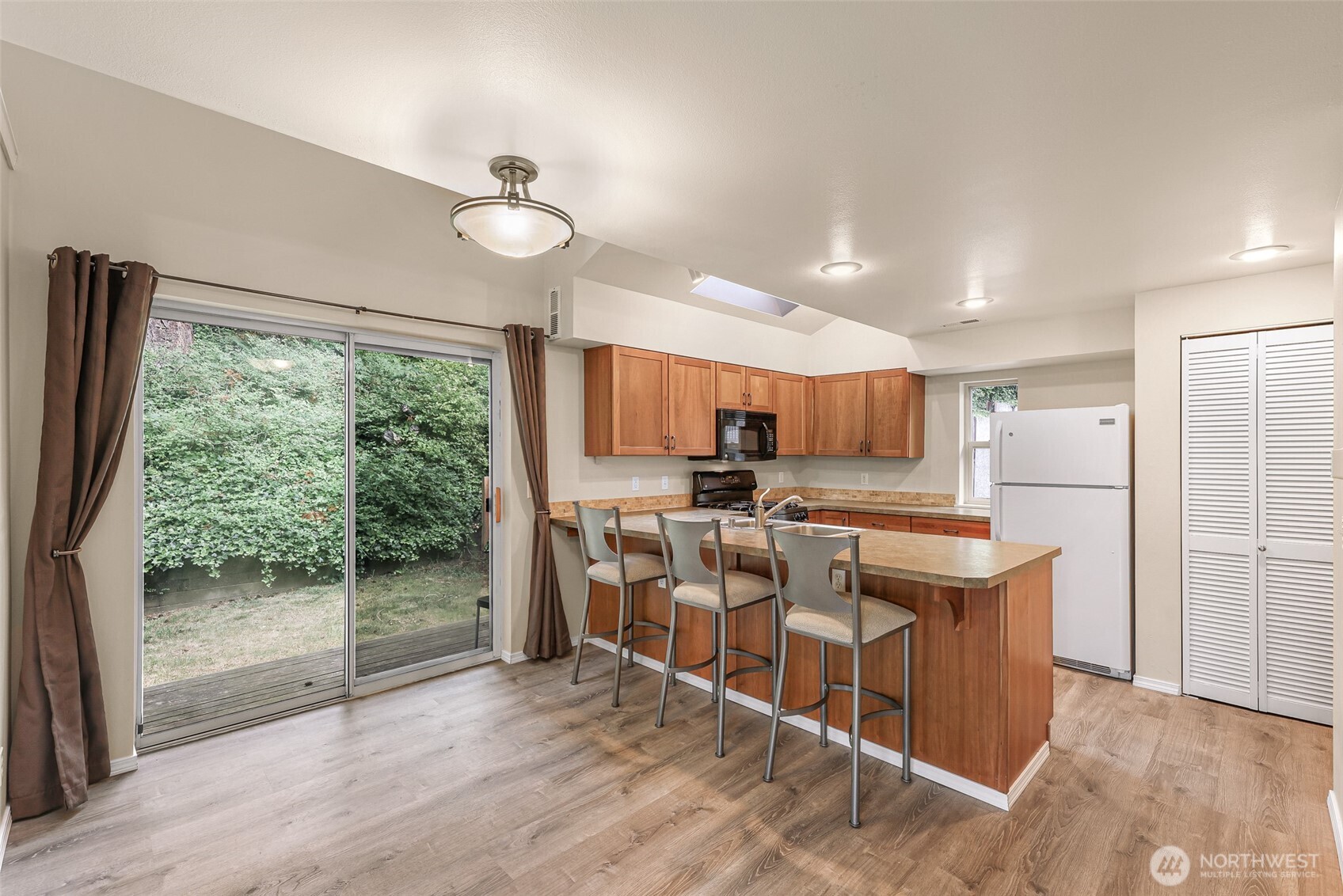 816 20th Street, Unit 100 Bellingham, WA 98225 - Photo 12 of 39