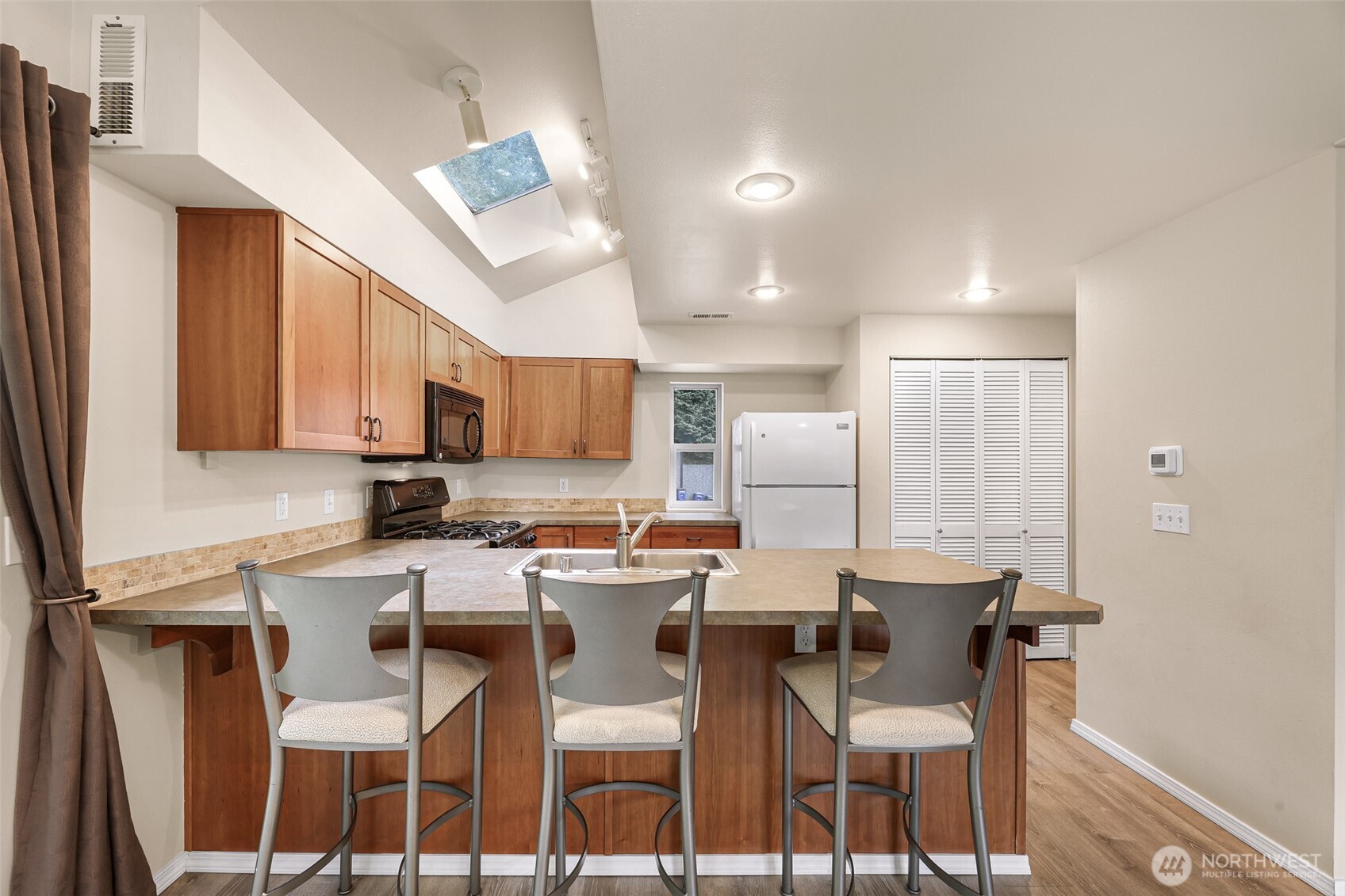 816 20th Street, Unit 100 Bellingham, WA 98225 - Photo 14 of 39