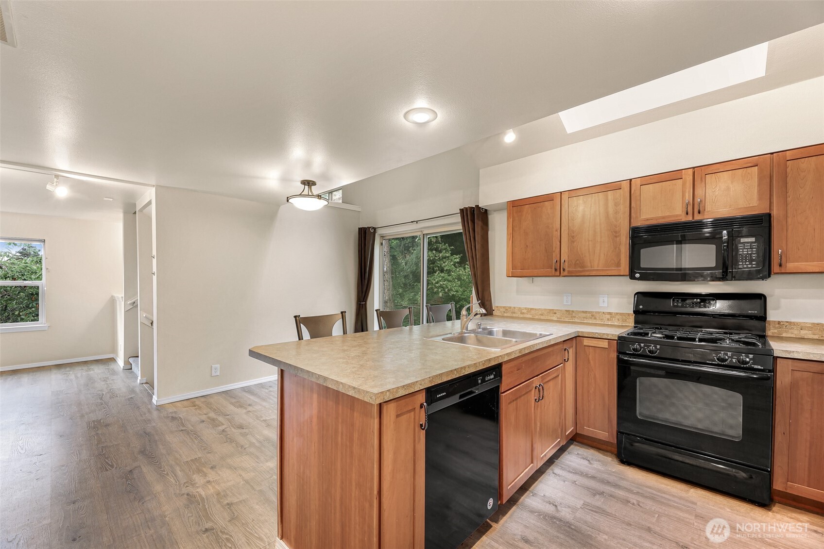 816 20th Street, Unit 100 Bellingham, WA 98225 - Photo 16 of 39