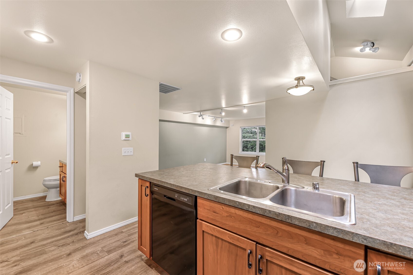 816 20th Street, Unit 100 Bellingham, WA 98225 - Photo 17 of 39