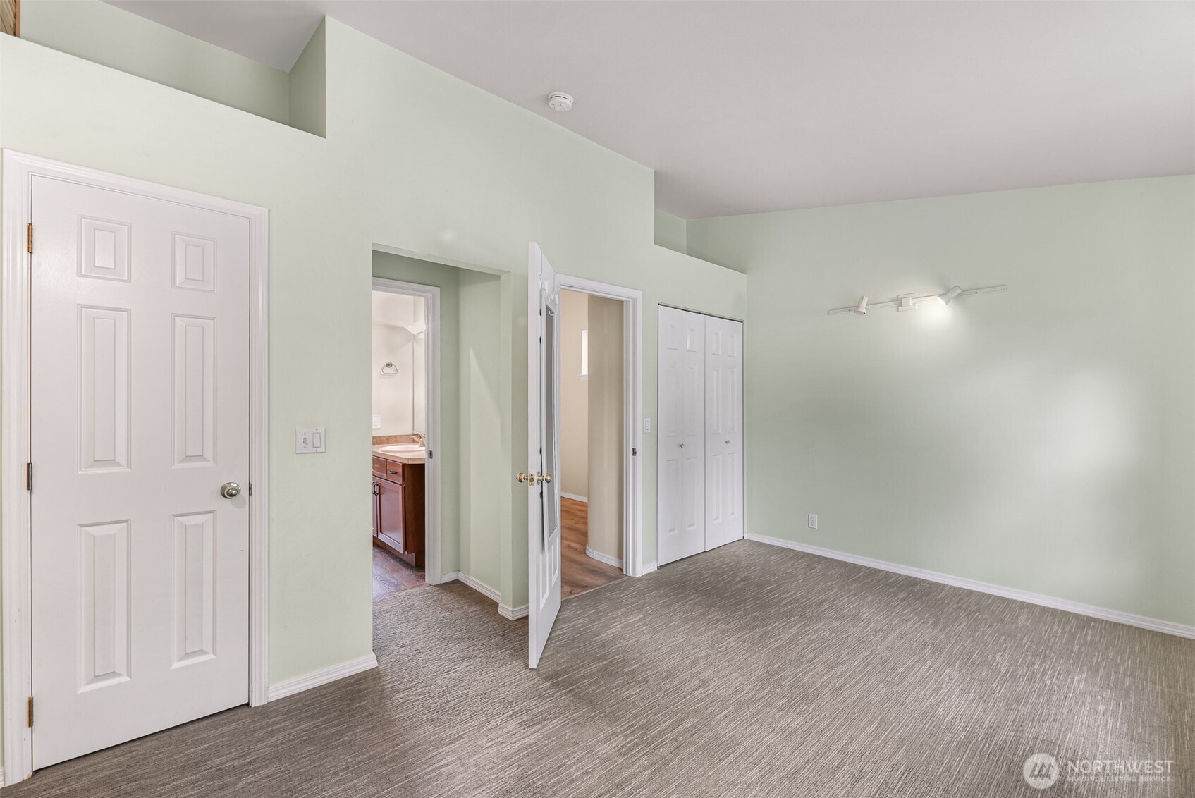 816 20th Street, Unit 100 Bellingham, WA 98225 - Photo 23 of 39