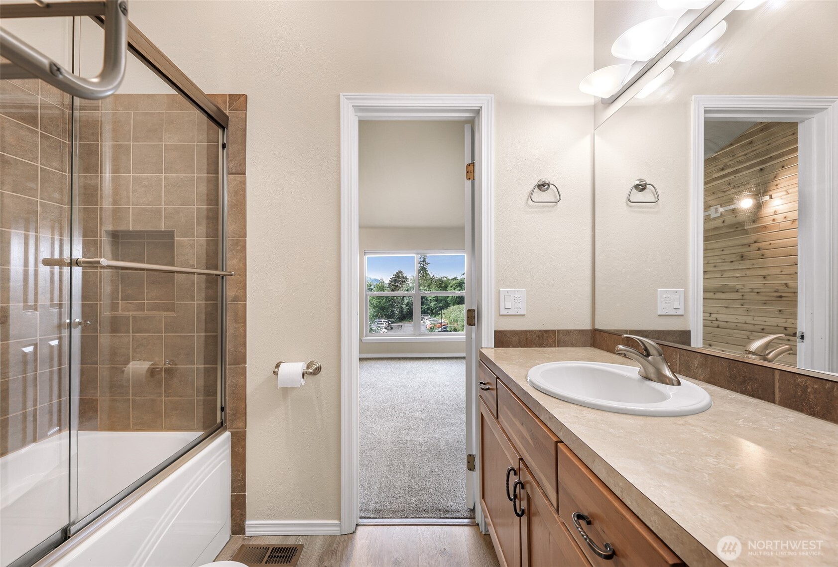 816 20th Street, Unit 100 Bellingham, WA 98225 - Photo 26 of 39