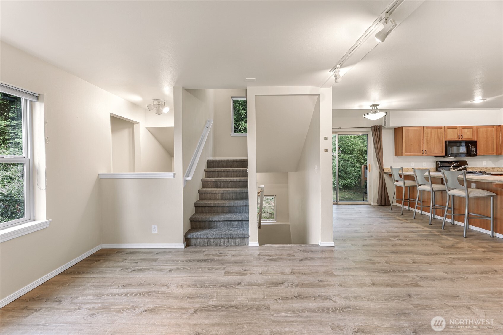 816 20th Street, Unit 100 Bellingham, WA 98225 - Photo 8 of 39