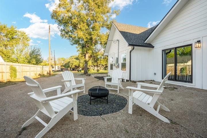 3210 Edna Avenue Waco, TX 76708 - Photo 15 of 18 a building outdoor space with patio furniture