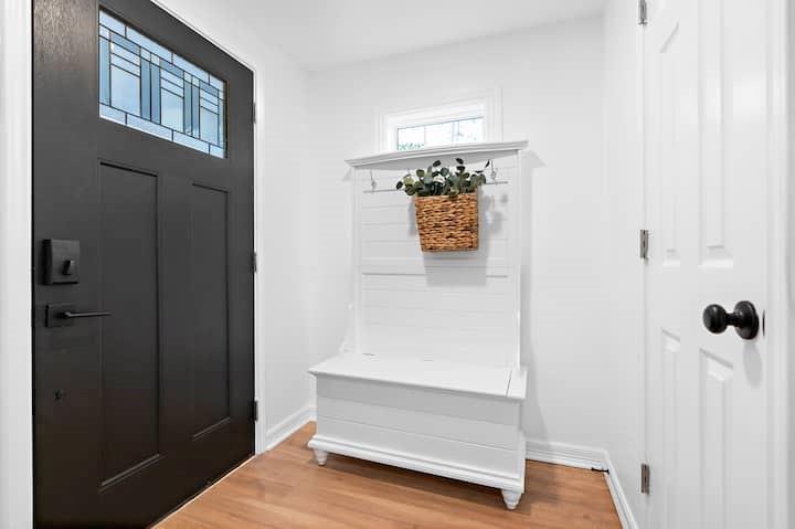 3210 Edna Avenue Waco, TX 76708 - Photo 4 of 18 a view of an entryway with wooden floor