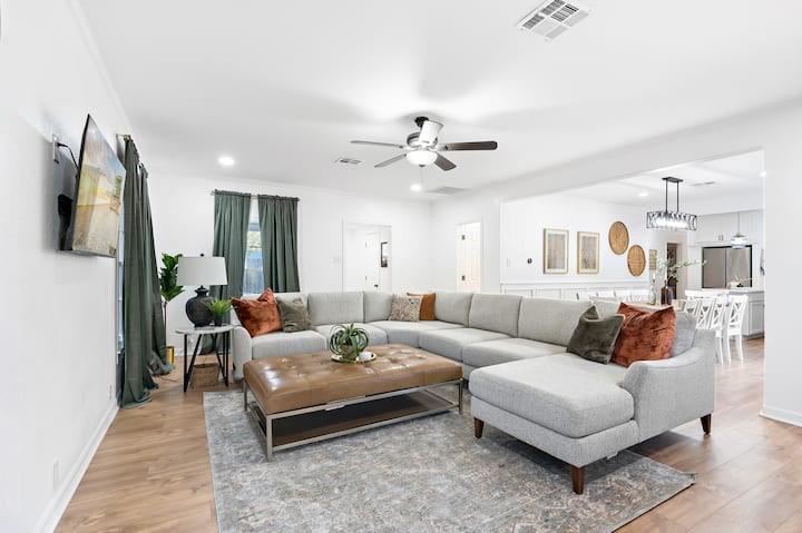 3210 Edna Avenue Waco, TX 76708 - Photo 5 of 18 a living room with furniture ceiling fan and a rug