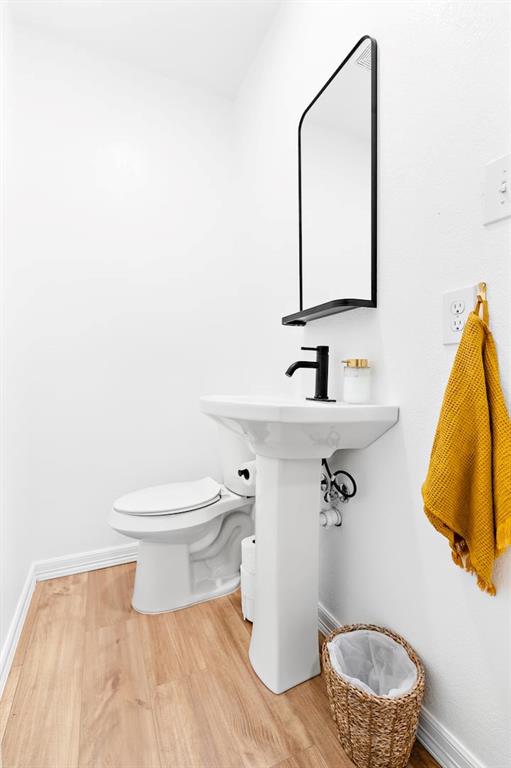3210 Edna Avenue Waco, TX 76708 - Photo 7 of 18 a bathroom with a toilet a sink and mirror