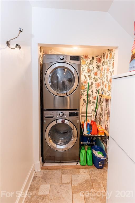 5810 Brookhaven Road Charlotte, NC 28210 - Photo 9 of 16 a utility room with dryer and washer