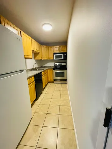 $1,700 | 2 Silvestri Circle, Unit 5, Derry, NH 03038