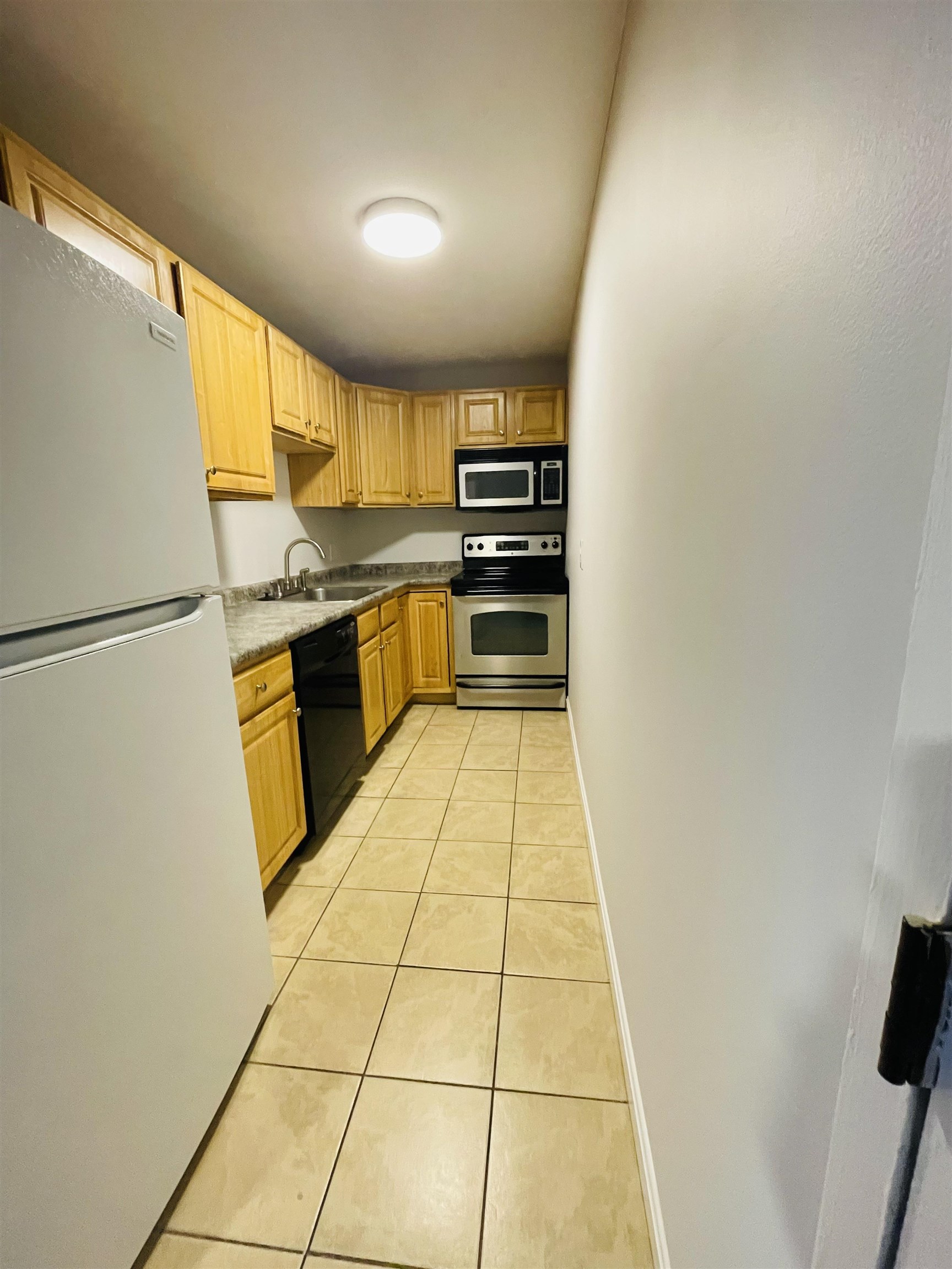 2 Silvestri Circle, Unit 5 Derry, NH 03038 - Photo 5 of 5