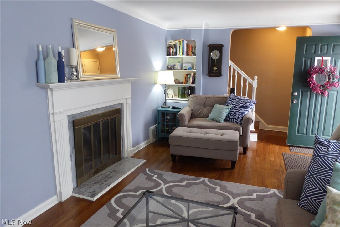 1373 Ford Road Lyndhurst, OH 44124 - Photo 4 of 25 Built-Ins and Guest Closet ... Very Spacious!