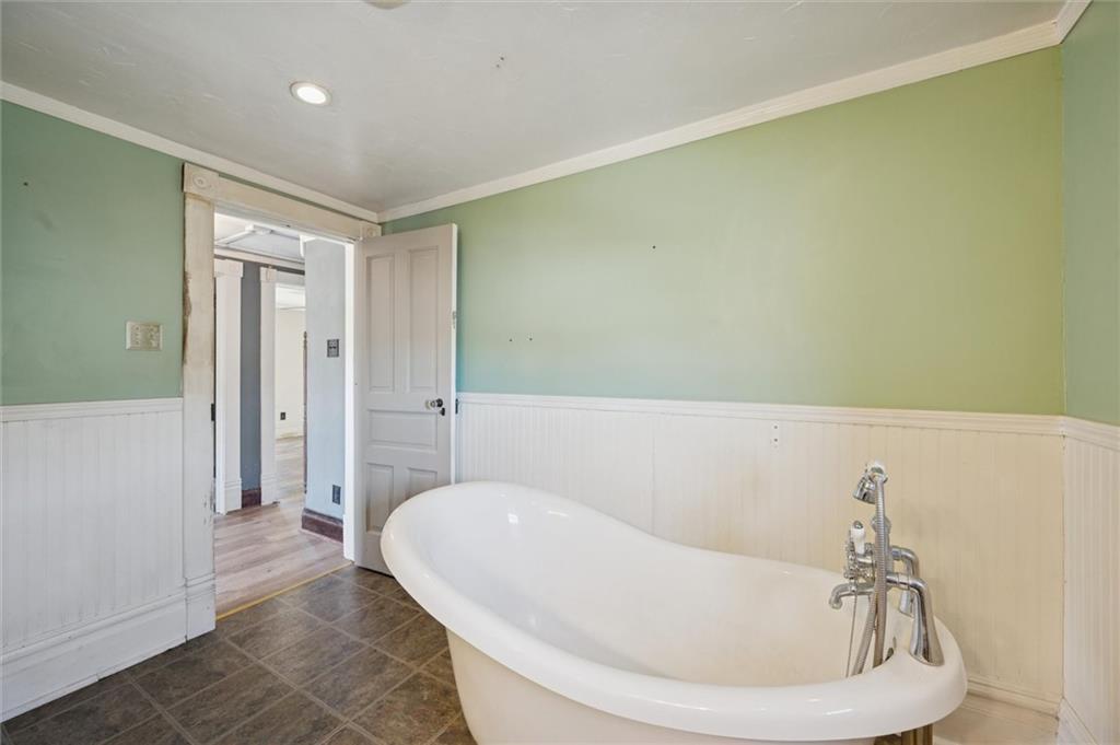 210 Craigsville Road Worthington, PA 16262 - Photo 24 of 47 FULL UPPER LEVEL BATH WITH SOAK TUB.