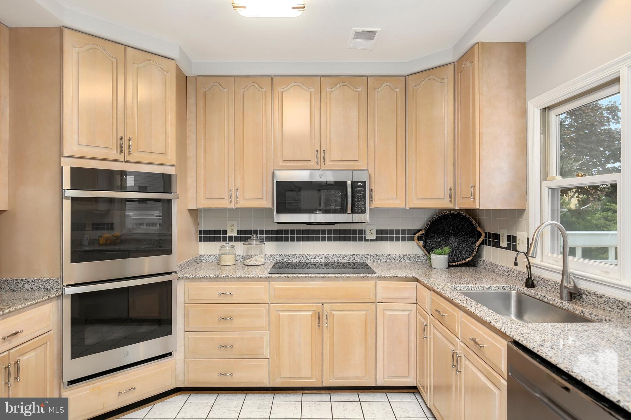4408 Sangamore Road Bethesda, MD 20816 - Photo 12 of 37 Gallery Image 12