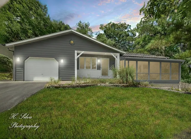 $2,500 | 224 Hickory Road, Oakwood Hills, IL 60013