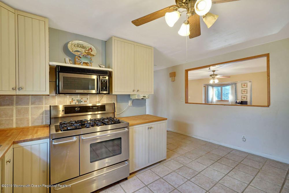 17 Wickatunk Road Manalapan, NJ 07726 - Photo 5 of 20 010_dsc08560-dsc08564_1