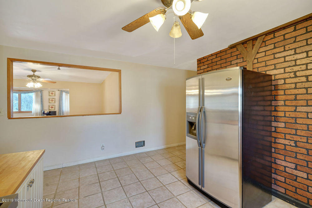 17 Wickatunk Road Manalapan, NJ 07726 - Photo 8 of 20 012_dsc08555-dsc08559