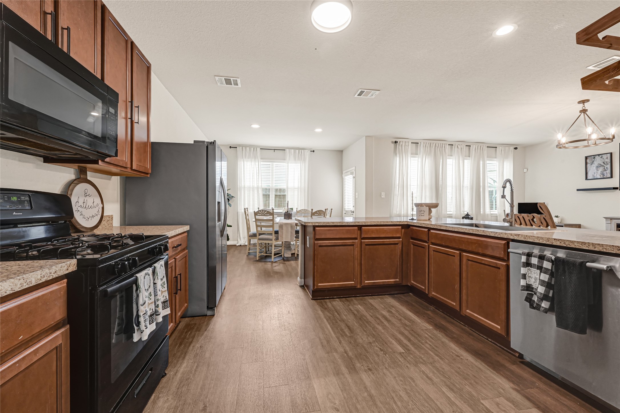18643 Cooper Ravine Way Katy, TX 77449 - Photo 8 of 24 Kitchen