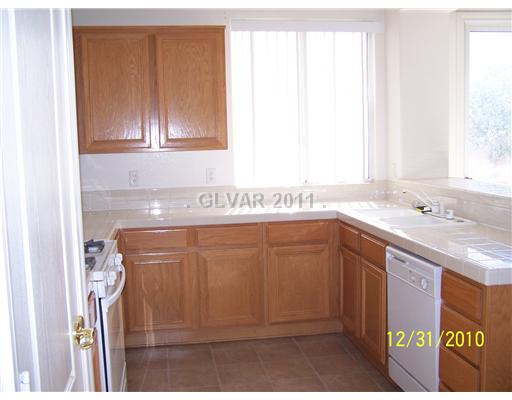 173 Ridge Crossing Avenue Henderson, NV 89002 - Photo 2 of 11 Kitchen.