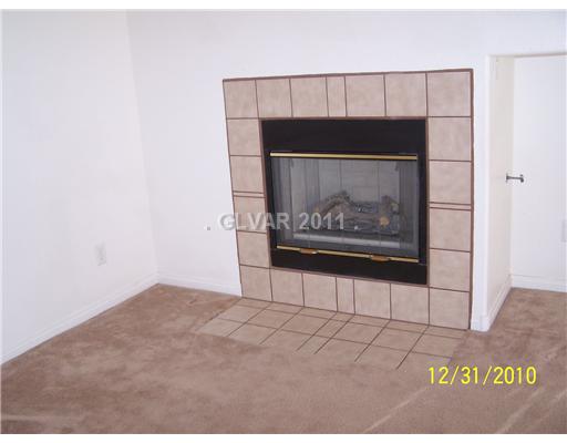 173 Ridge Crossing Avenue Henderson, NV 89002 - Photo 5 of 11 Living Room.