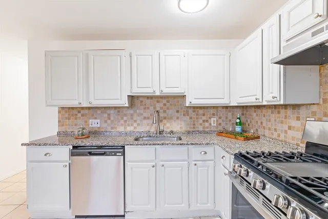 $2,900 | 101 Edgelawn Avenue, Unit 11, North Andover, MA 01845