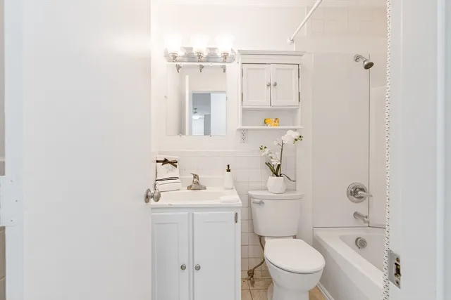 $2,900 | 101 Edgelawn Avenue, Unit 11, North Andover, MA 01845