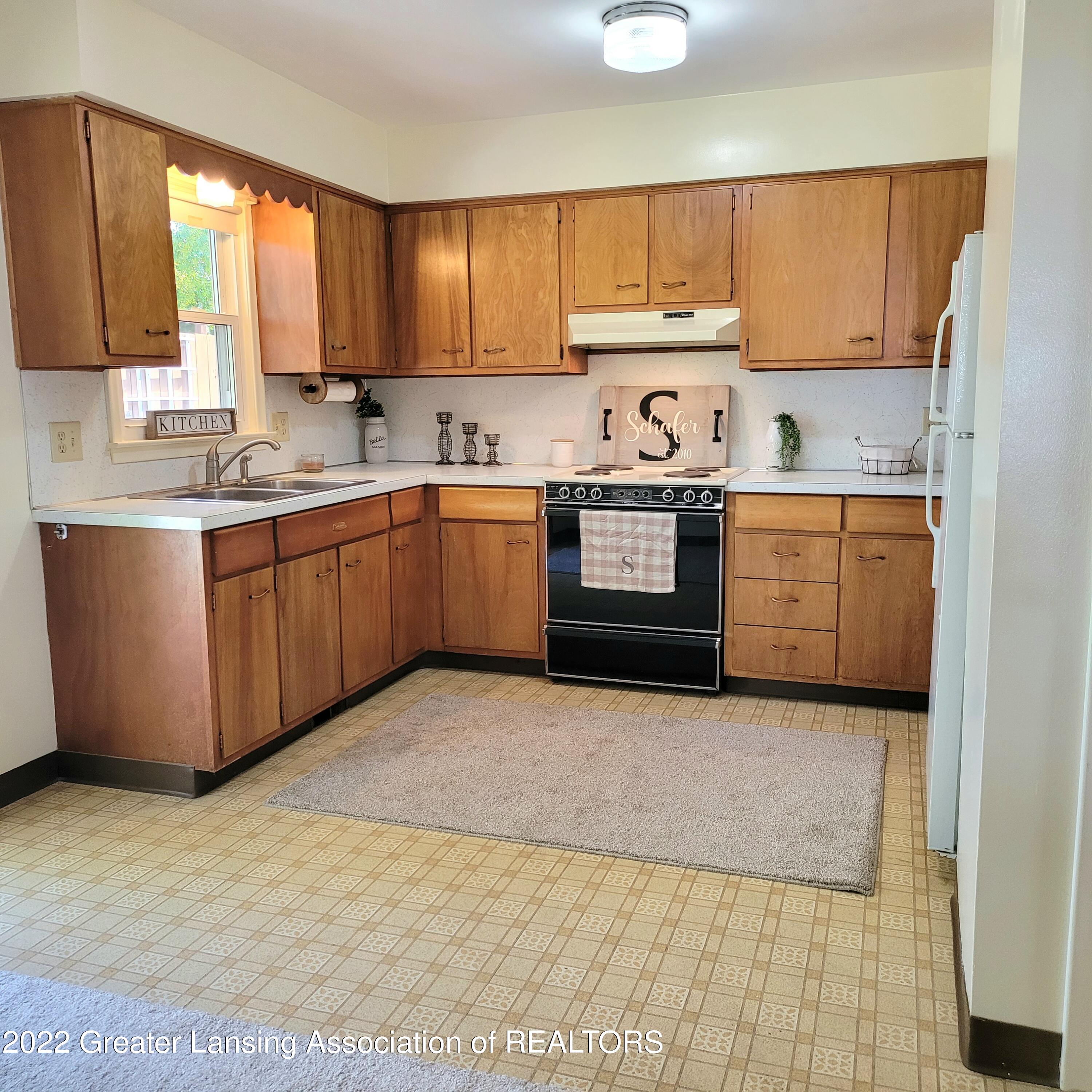 2292 Washington Road Lansing, MI 48911 - Photo 25 of 44 Kitchen