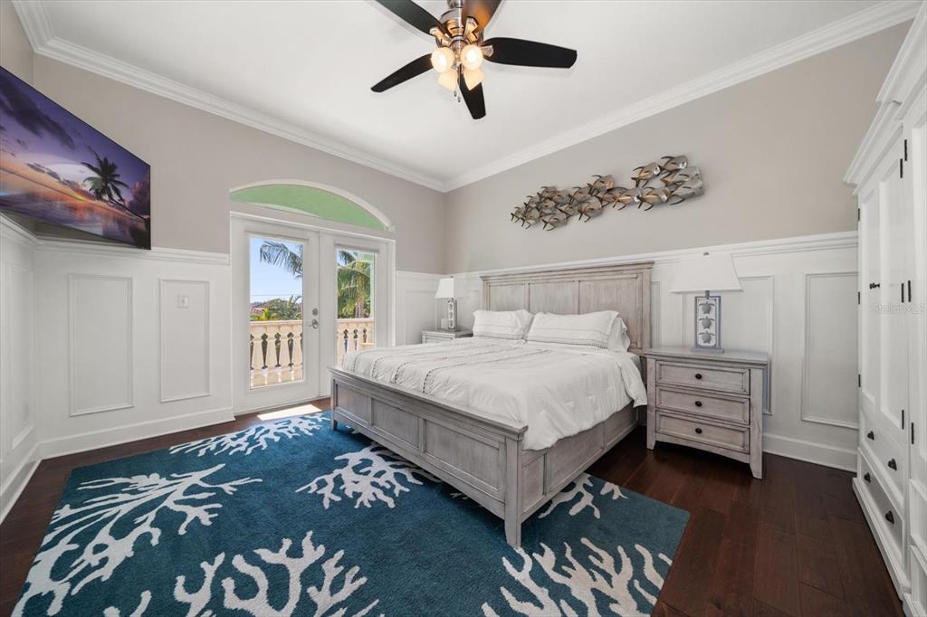 478 Harbor Drive South Indian Rocks Beach, FL 33785 - Photo 34 of 68 a bedroom with a bed and a window