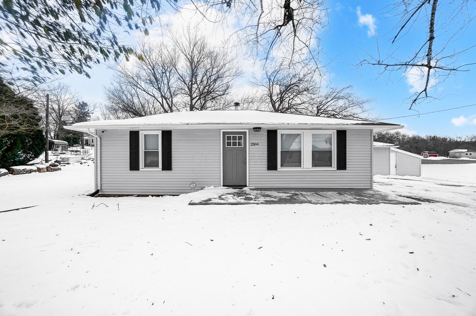 2504 Hilldale Road Springfield, OH 45505 - Photo 1 of 26 001