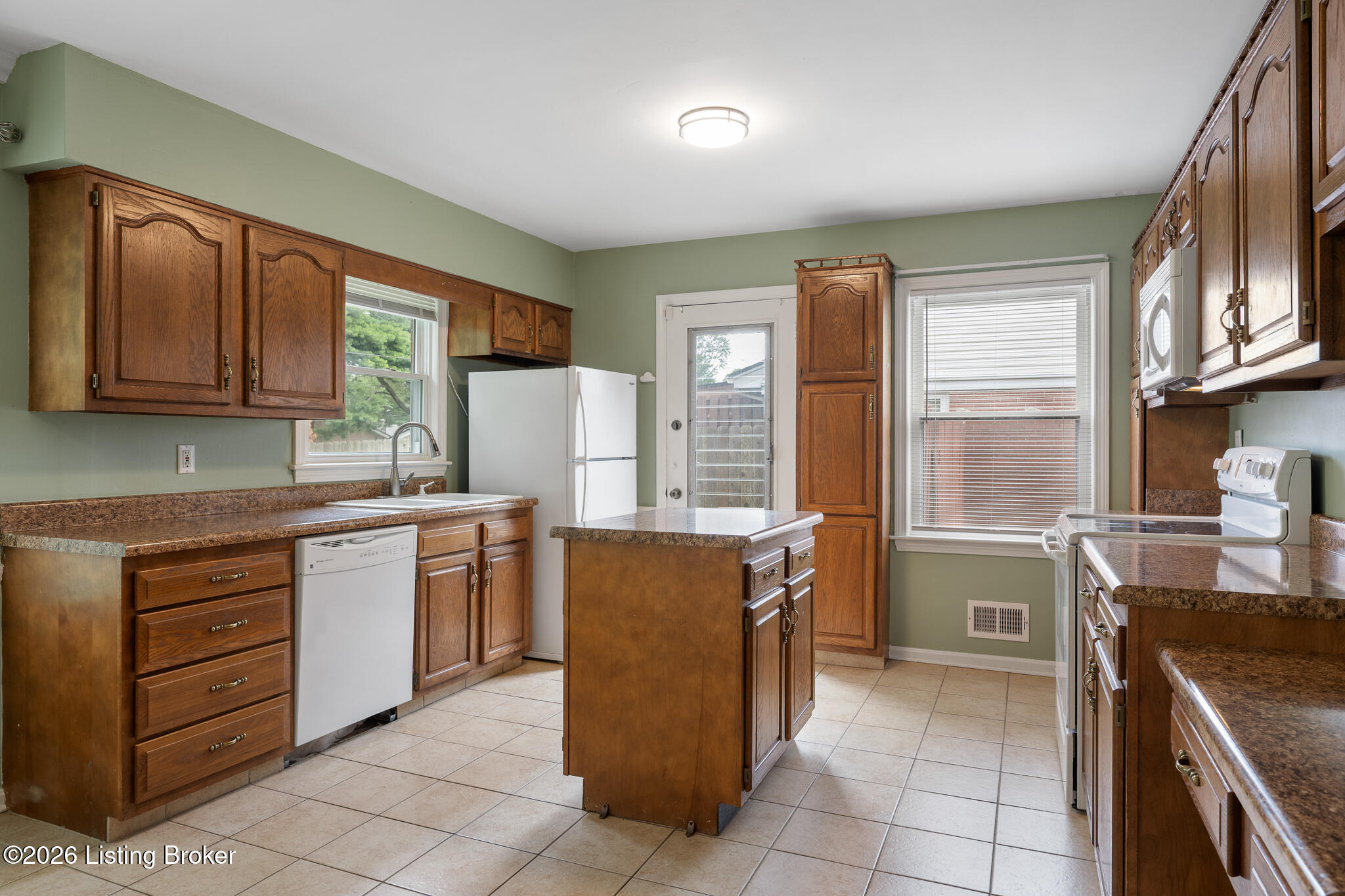 3241 Radiance Road Louisville, KY 40220 - Photo 13 of 39 3241 Radiance Road-15