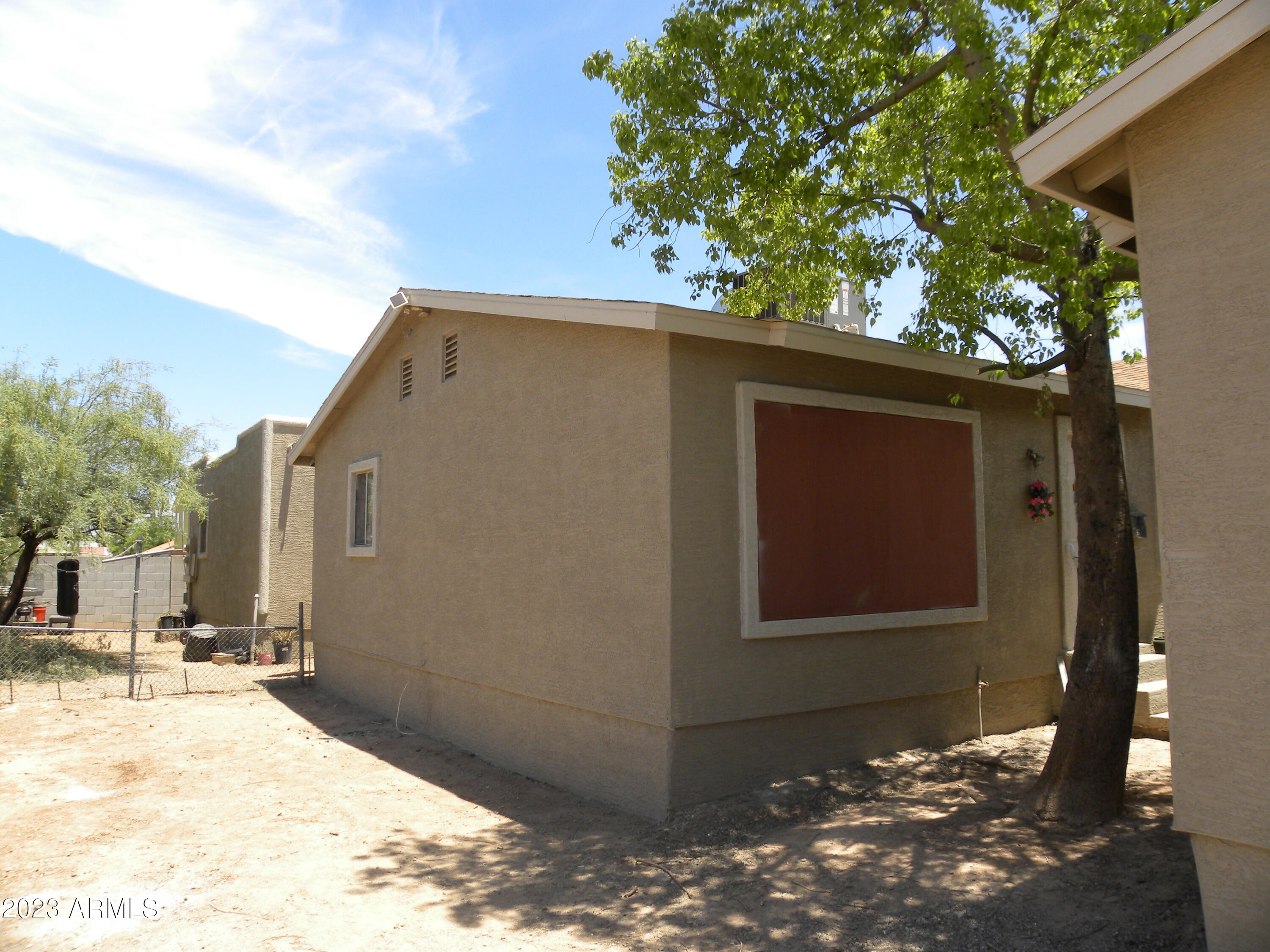 1002 North 27th Place Phoenix, AZ 85008 - Photo 28 of 57 a backyard of a house