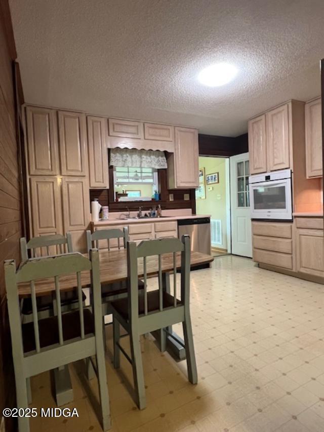 160 Evergreen Road Dublin, GA 31021 - Photo 8 of 37 Kitchen