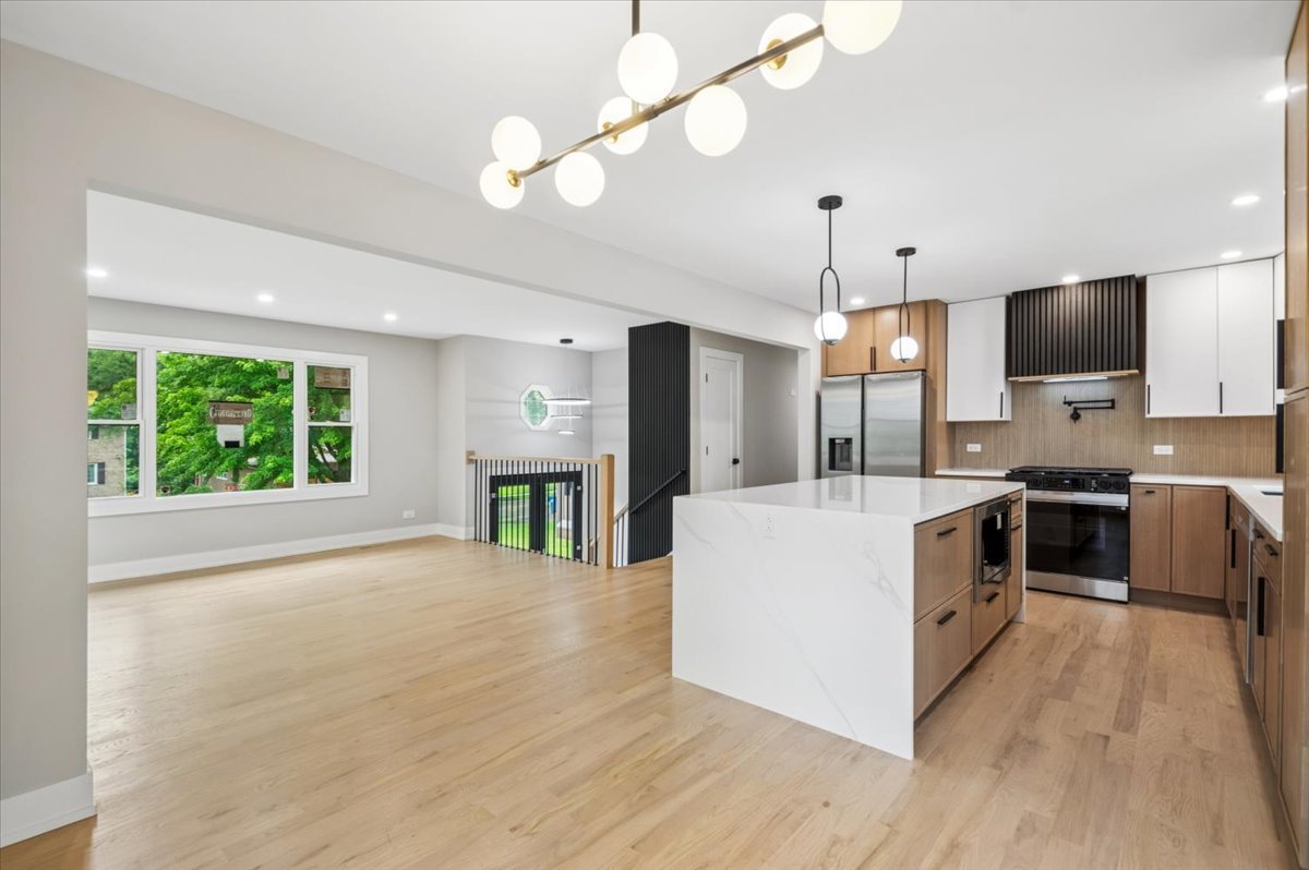 5624 Dunham Road Downers Grove, IL 60516 - Photo 4 of 25 Gallery Image 4