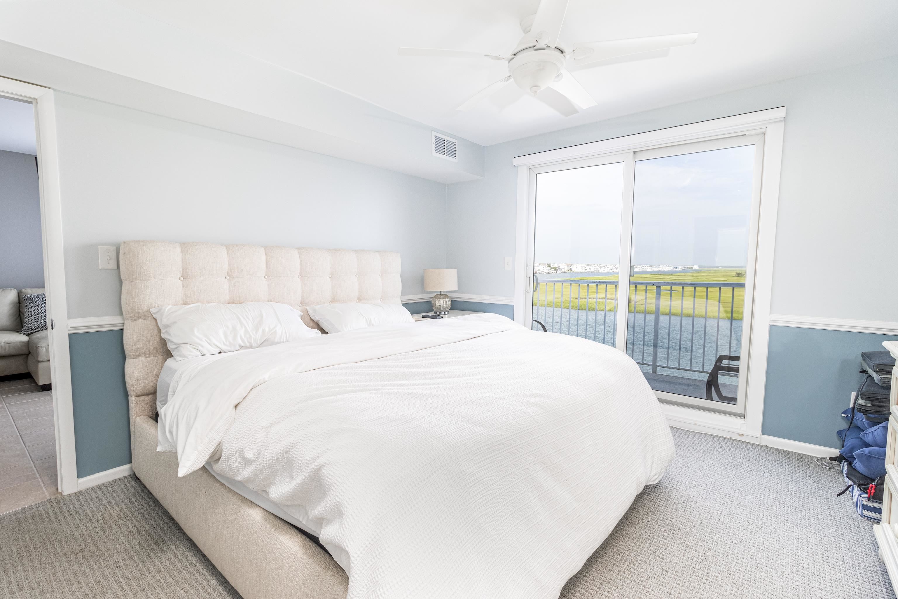 1708 Ocean Drive, Unit 6 Avalon, NJ 08202 - Photo 11 of 18 a large bed sitting in a bedroom next to a window