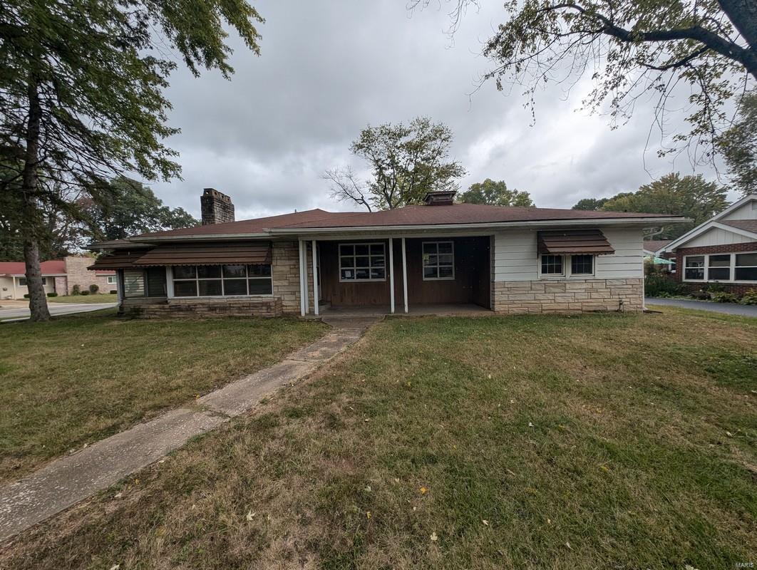 2 Lakeview Drive Belleville, IL 62223 - Photo 1 of 13