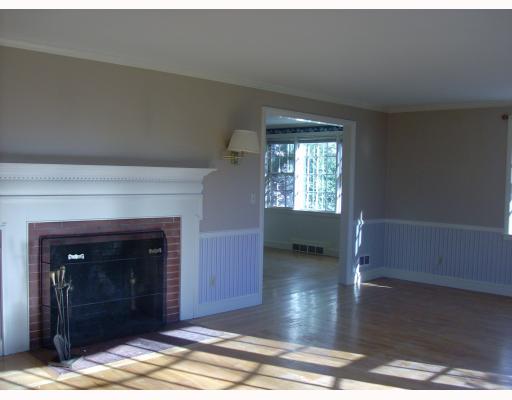 5 Bryant Road Cranston, RI 02910 - Photo 3 of 9 Living Room.