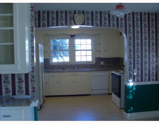 5 Bryant Road Cranston, RI 02910 - Photo 5 of 9 Kitchen.