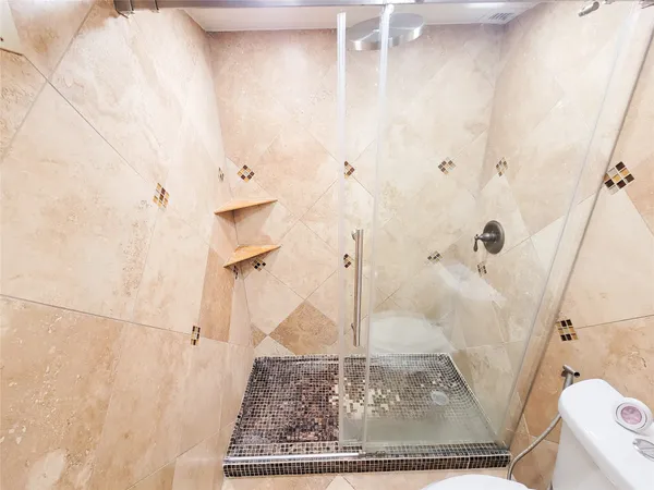 $2,200 | 3525 Sage Road, Unit 515, Houston, TX 77056