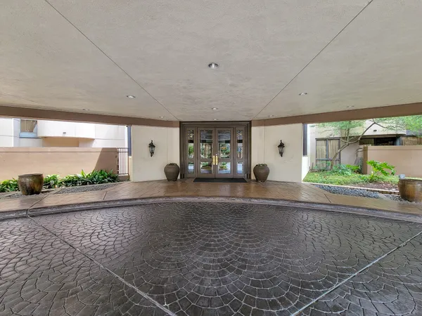 $2,200 | 3525 Sage Road, Unit 515, Houston, TX 77056