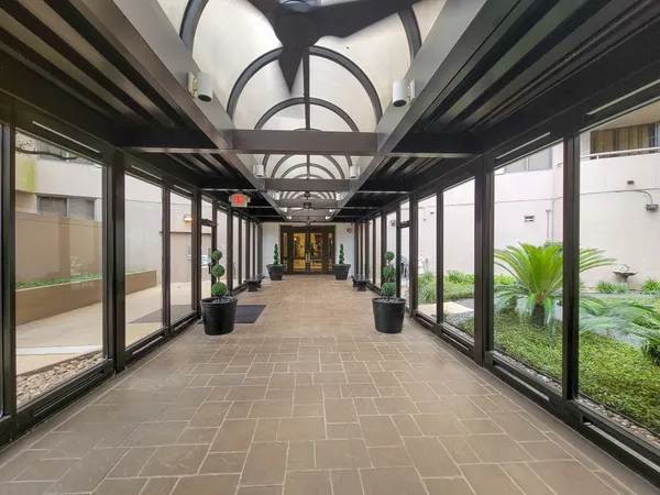 $2,200 | 3525 Sage Road, Unit 515, Houston, TX 77056